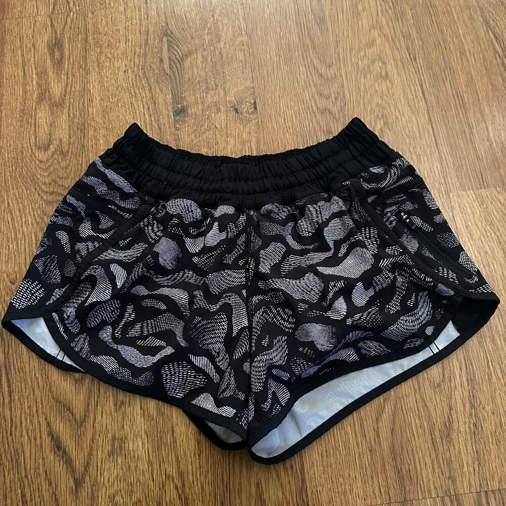 Lululemon Black white running sports athletic shorts TRACK THAT 6 elastic waist